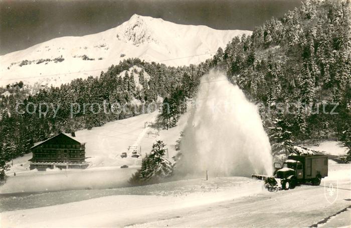 Sancy Le Sommet du Sancy Chasse-neige en action au pied du Sancy