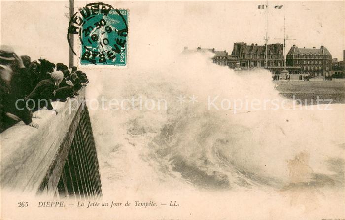 Dieppe 76 Le jetée un jour de tempête