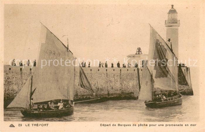 Le Treport Départ de barques de pêche pour une promenade en mer