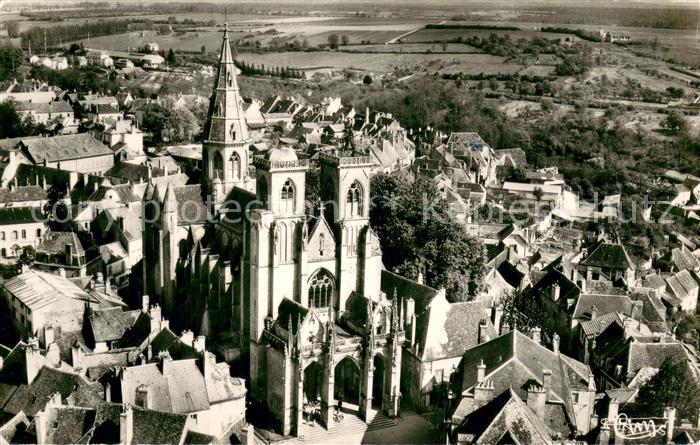 Semur-en-Auxois Vue aérienne sur la Cathedrale Notre Da