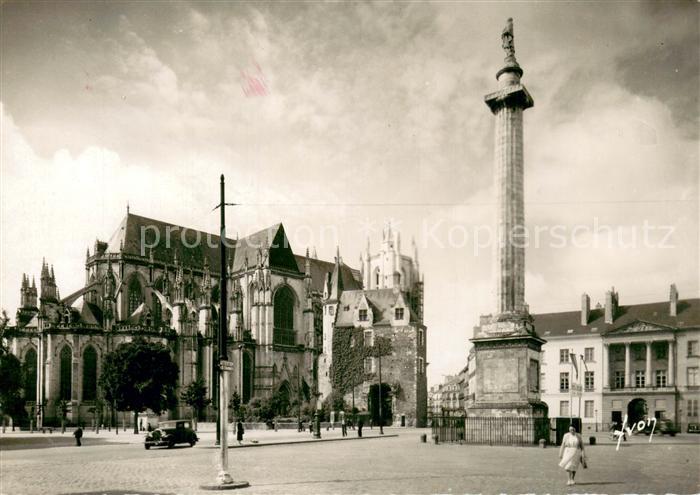 Nantes Loire Atlantique Colonne Louis XVI et Cathedrale