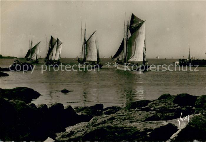 Concarneau Finistere Départ des thonniers