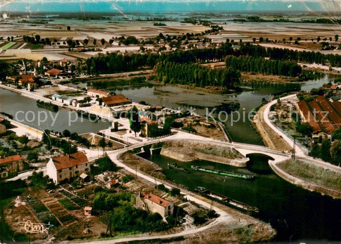 Saint-Jean-de-Losne Vue aérienne sur la Gard d Eau Canal de Bourgogne et l'éclus
