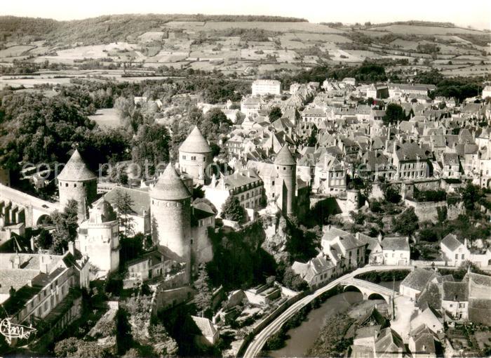 Semur-en-Auxois Les quatre tours et la ville vue aérien