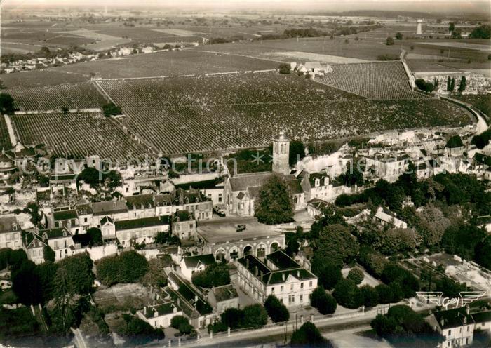 Vouvray Indre-et-Loire La ville èglise et les vignobles vue aérienne