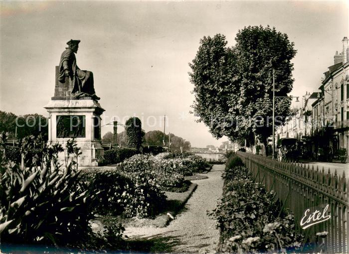 Chinon Indre et Loire Statue de Rabelais