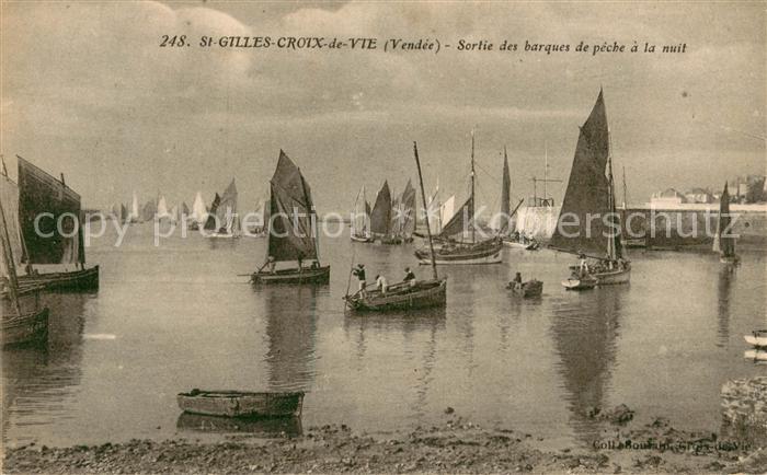 Saint-Gilles-Croix-de-Vie Vendee Sortie des barques de pêche a la nuit
