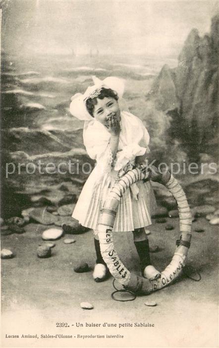 Les Sables-d Olonne Un baiser d une petite Sablaise