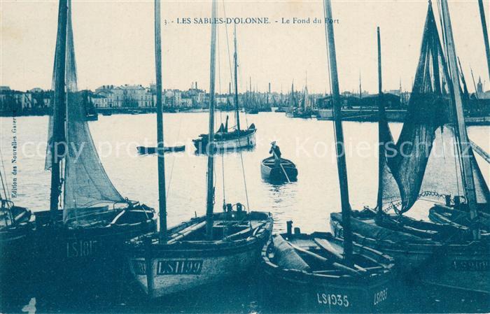 Les Sables-d Olonne Le fond du port Barques de pêche