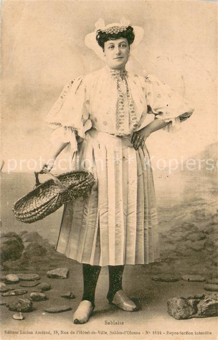Les Sables-d Olonne Costumes d une Sablaise