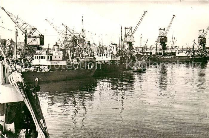 Boulogne-sur-Mer 62 Chalutiers dans le port