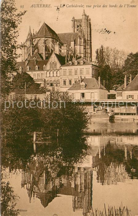 Auxerre La Cathedrale vue prise des bords de l'Yonne