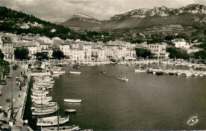 Cassis Vue Generale et le port