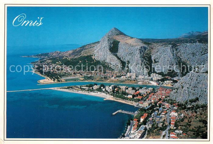 Omis Kuestenstadt Fliegeraufnahme