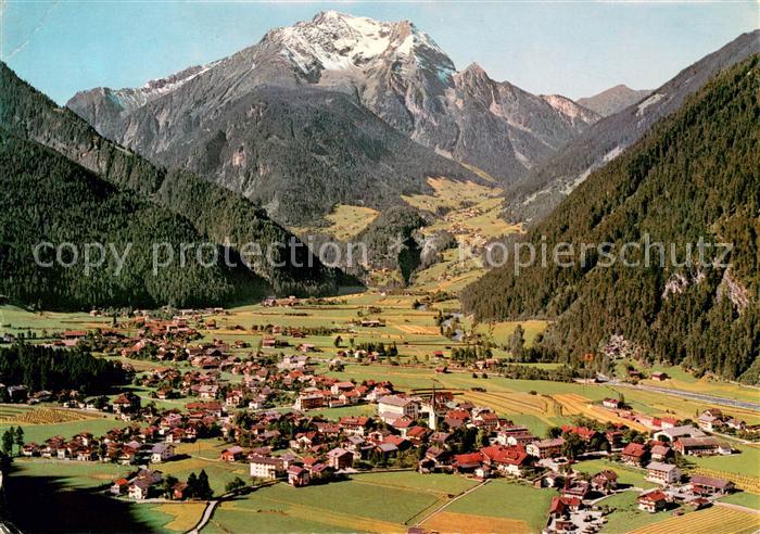 Mayrhofen Zillertal Blick gegen Gruenberg Zillertaler Alpen Fliegeraufnahme