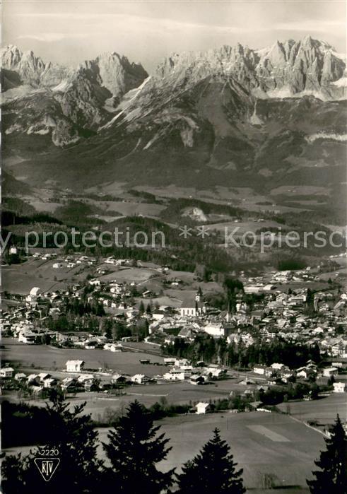 Kitzbuehel Tirol Panorama Blick gegen Kaisergebirge