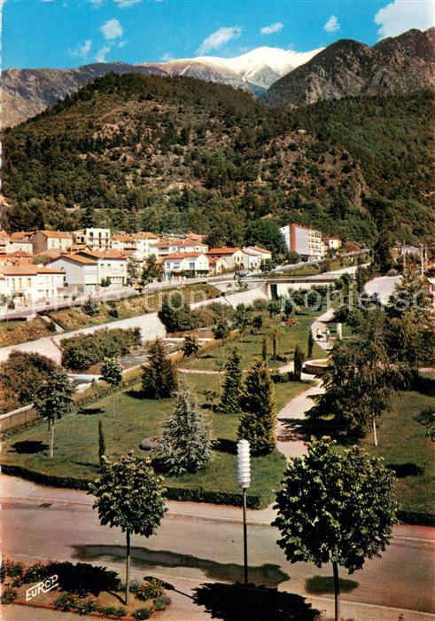 Vernet-les-Bains Vue sur les jardins au bord du Cady au pied du Canigou