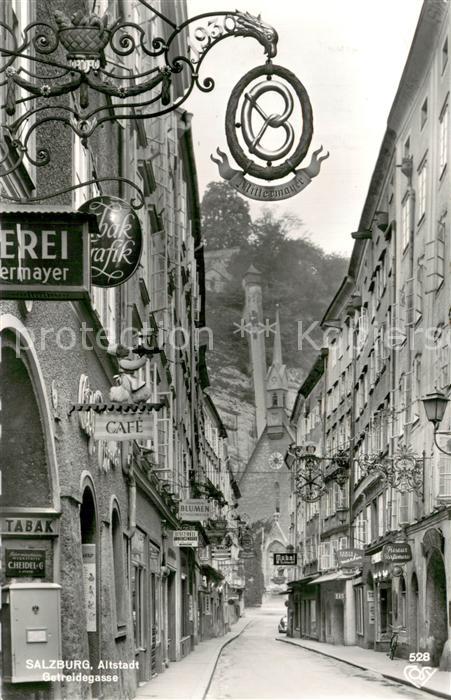 Salzburg Oesterreich Getreidegasse