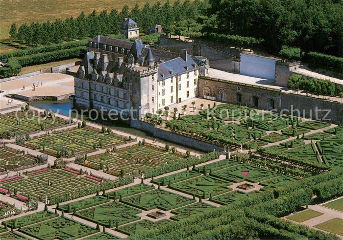 Villandry Le chateau les jardins de buis Vue aerienne