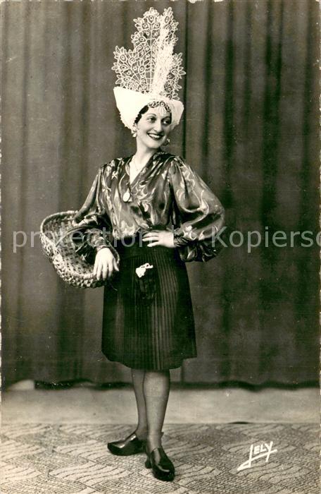 Les Sables-d Olonne Sablaise en Costume