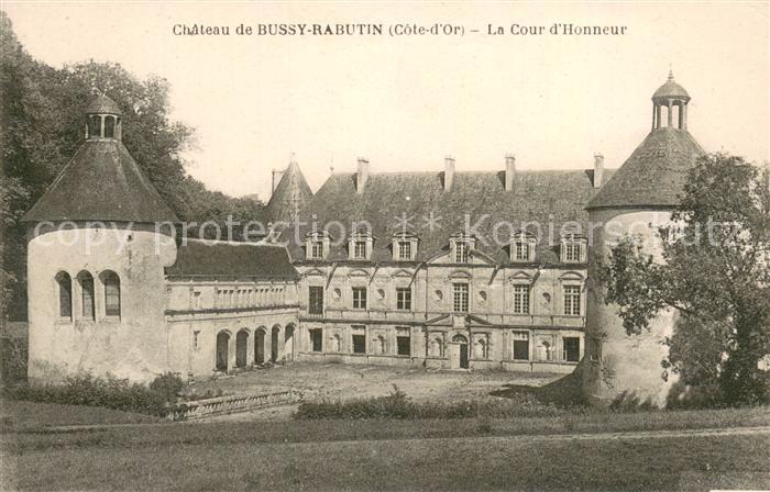 Bussy-Rabutin Chateau de Bussy Rabutin La Cour d_Honn