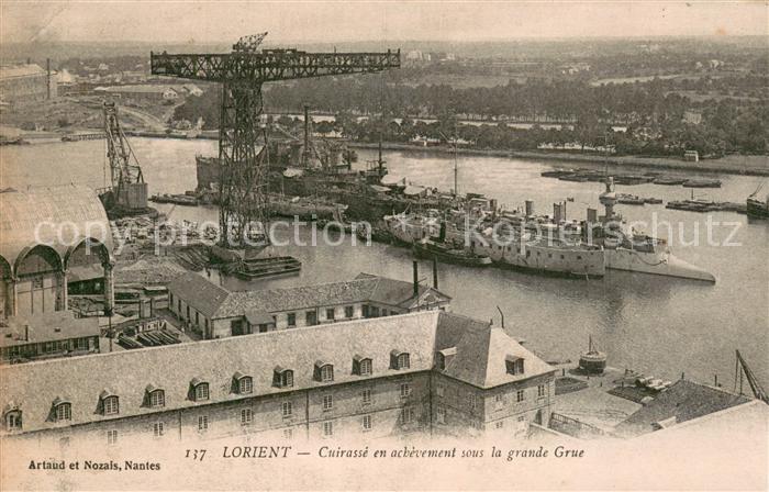 Lorient Morbihan Bretagne Cuirasse en achevement sous la grande Grue