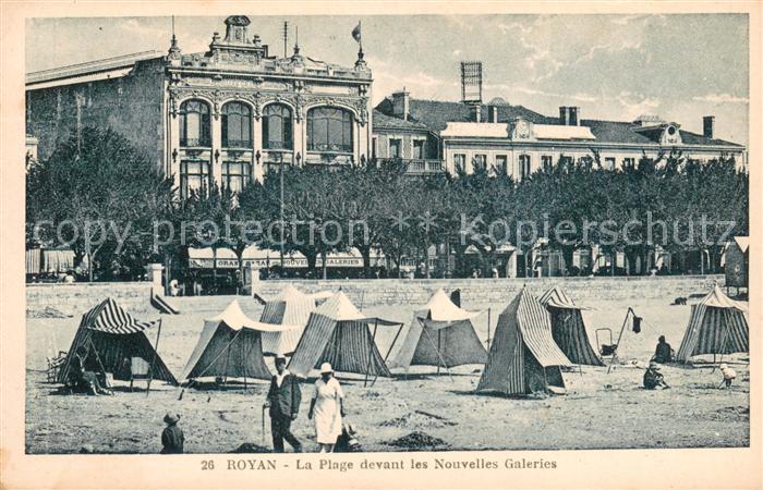 Royan 17 Plage devant les Nouvelles Galeries