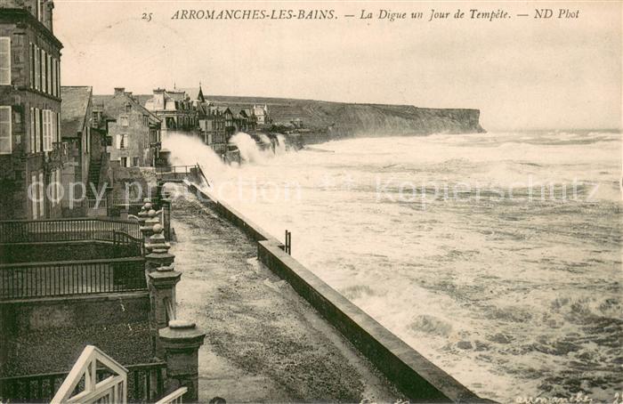 Arromanches-les-Bains La Digue un Jour de Tempète
