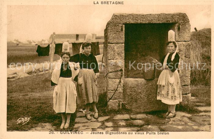 Guilvinec 29 Jeunes Bigoudènes au vieux Pults breton