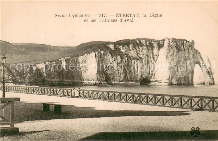 Etretat Dique et les Falaises d`Aval