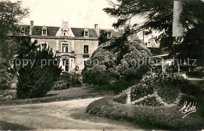 Luc-sur-Mer Un coin du Jardin Public La Mairie