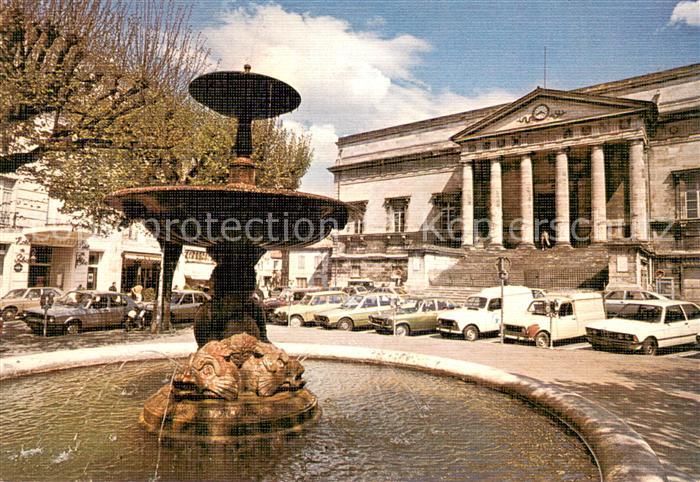 Angouleme Place Louvel et palais de justice