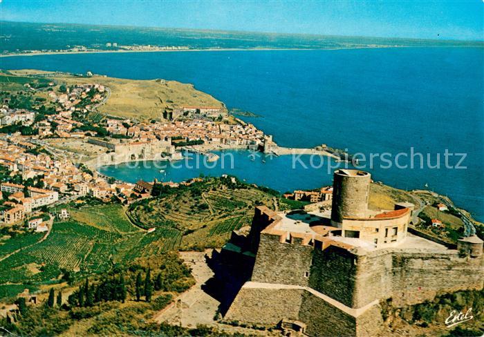Collioure Fort Saint Elme dominant le port et la ville Côte Vermeille vue aérien