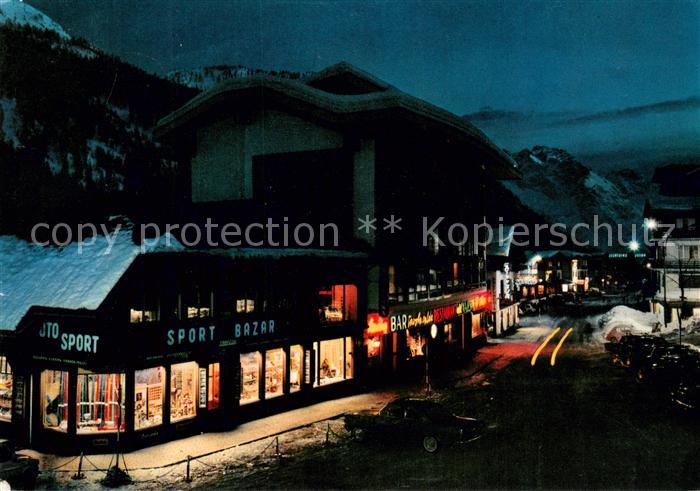 Madonna di Campiglio Dorfmotiv bei Nacht Sport Bazar Alpen
