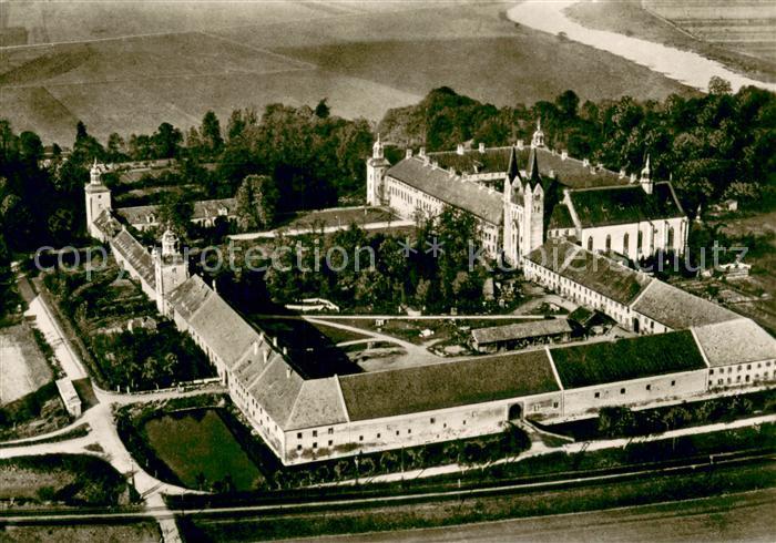 Hoexter Weser Schloss und ehem Reichsabtei Corvey Fliegeraufnahme