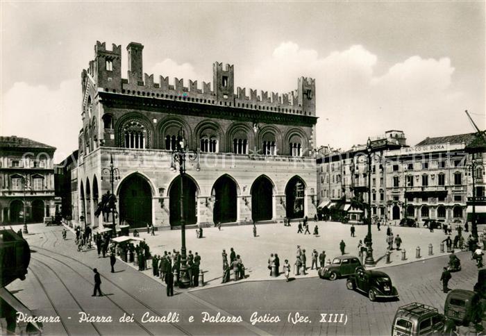 Piacenza Piazza dei Cavalli e Palazzo Gotico