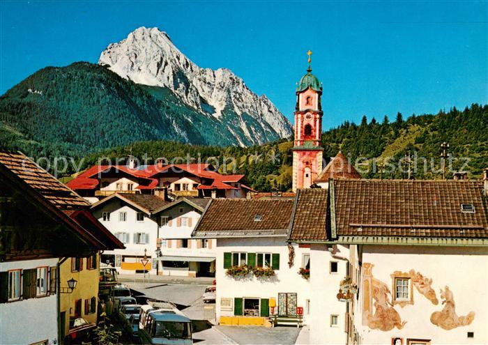 Mittenwald Bayern mit Kirche und Wettersteinspitze