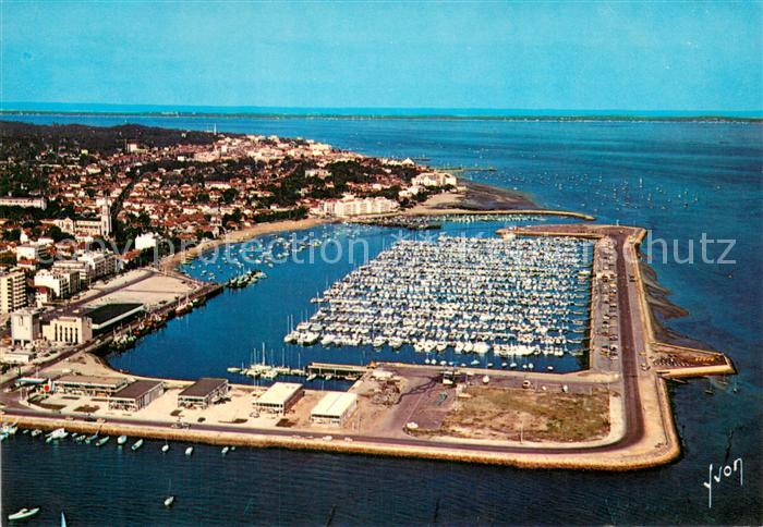 Arcachon 33 Vue aerienne de la Ville avec au premie