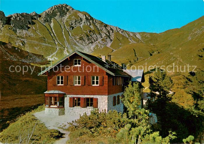 Landsbergerhuette Berghuette am oberen Traualpsee Steinkarspitze Karwendelgebirg