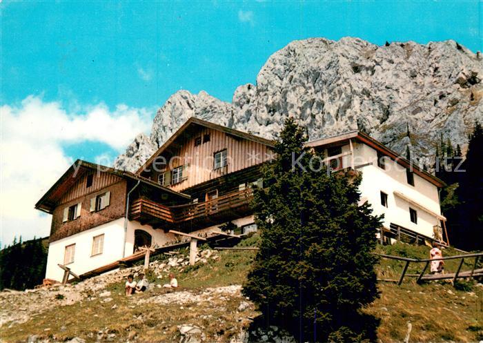 Nesselwaengle Tirol Gimpelhaus mit Hochwiesler Tannheimer Berge