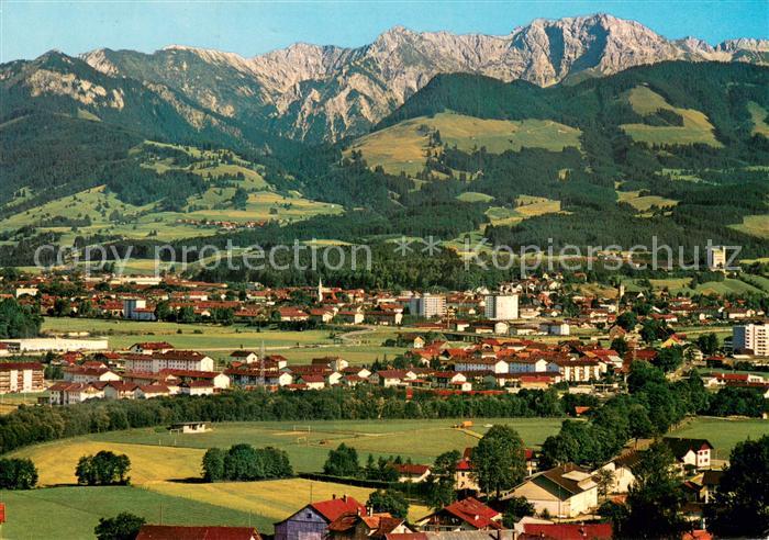 Sonthofen Oberallgaeu mit Blick auf Daumengruppe Allgaeuer Alpen Fliegeraufnahme