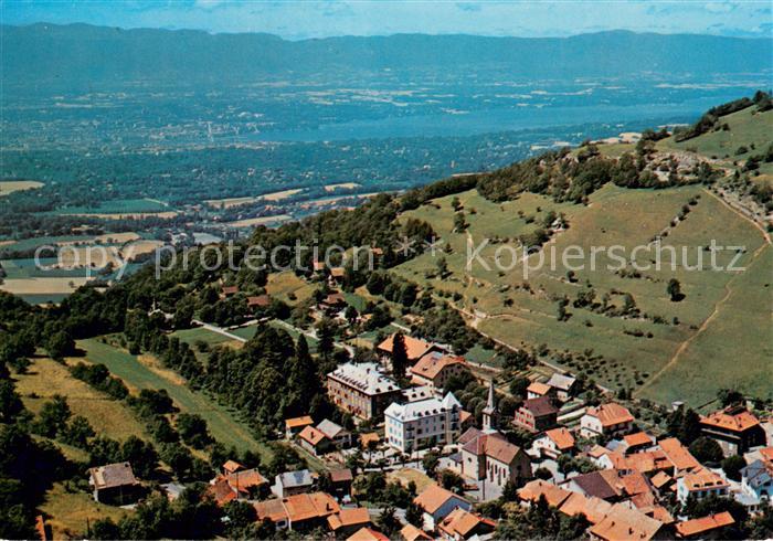 Saleve Vue aerienne dans le fond Geneve Le lac