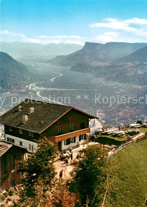Dorf Tirol Gasthaus Hochmut Blick ins Tal Alpenpanorama