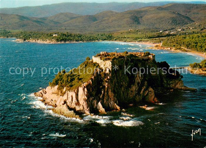 Bormes-les-Mimosas Fort de Bregancon et plage de Cabasson vue aérienne