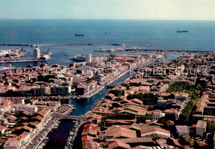 Sete Cette Vue aerienne de la station qui s’etale le long du canal reliant le ba