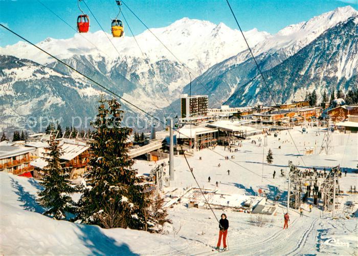 Courchevel Echappee sur le centre de la station teleski et telecabine de la Loze