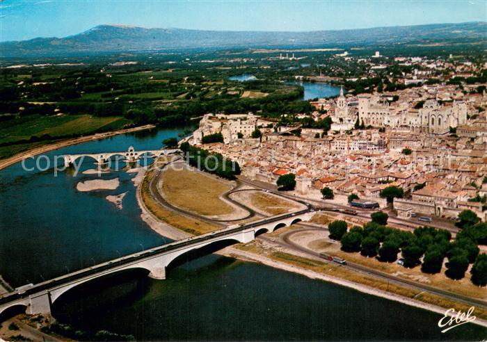 Avignon Vaucluse Le Rhône et la ville Ruines du Pont Saint Bénézet Palais des Pa