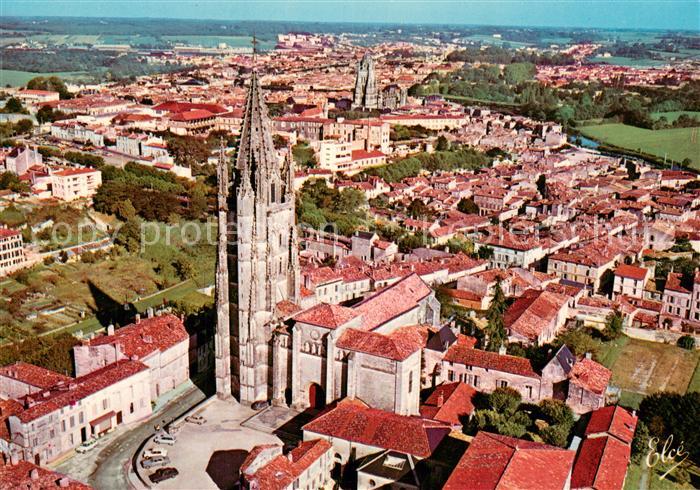 Saintes Charente-Maritime Vue aérienne de l'Eglise de Saint Eutrope au fond la C