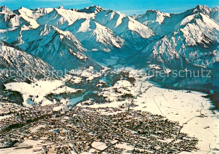 Oberstdorf Wintersportplatz Allgaeuer Alpen Fliegeraufnahme