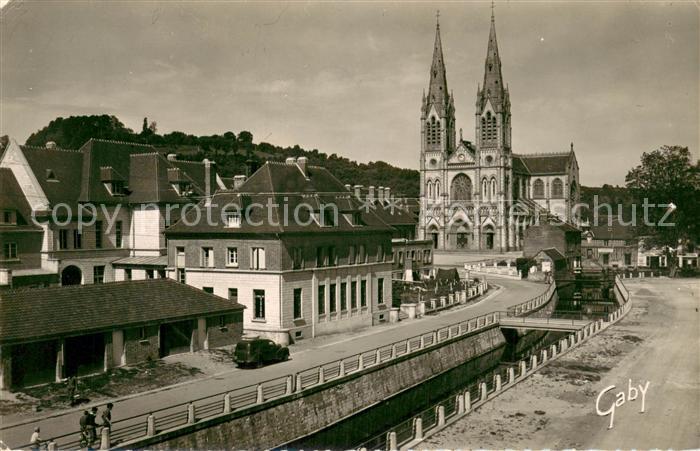 Vimoutiers Le Quai du Tribunal la riviere La Vie et l'Eglise